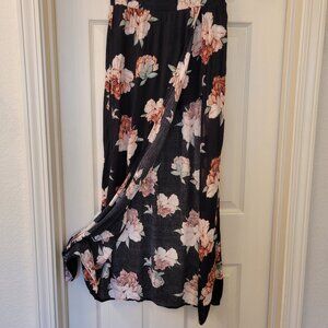 Medium Illa Illa black floral maxi skirt front slit
